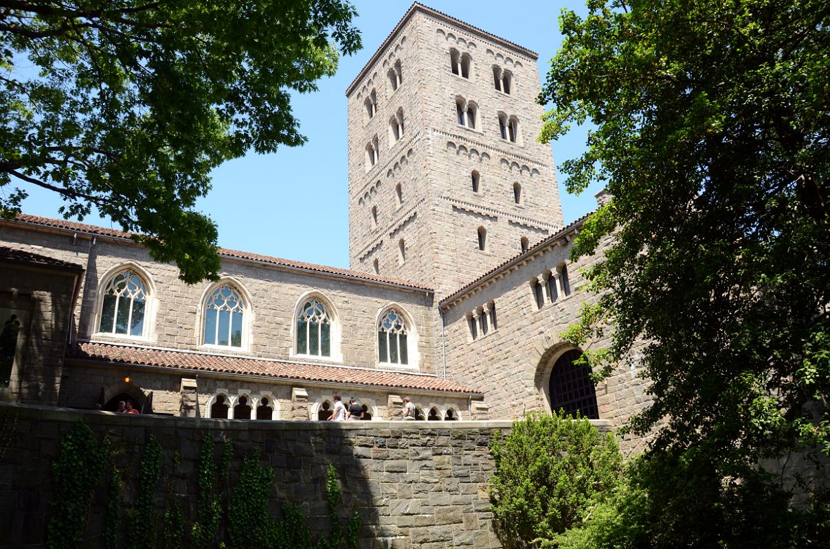 New York Cloisters 01 Building Entrance Outside